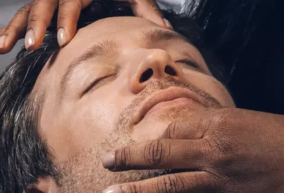 Traitements de Soins de la Peau pour un Visage Sculpte